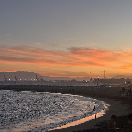 La Casa De La Playa Daire Málaga Dış mekan fotoğraf