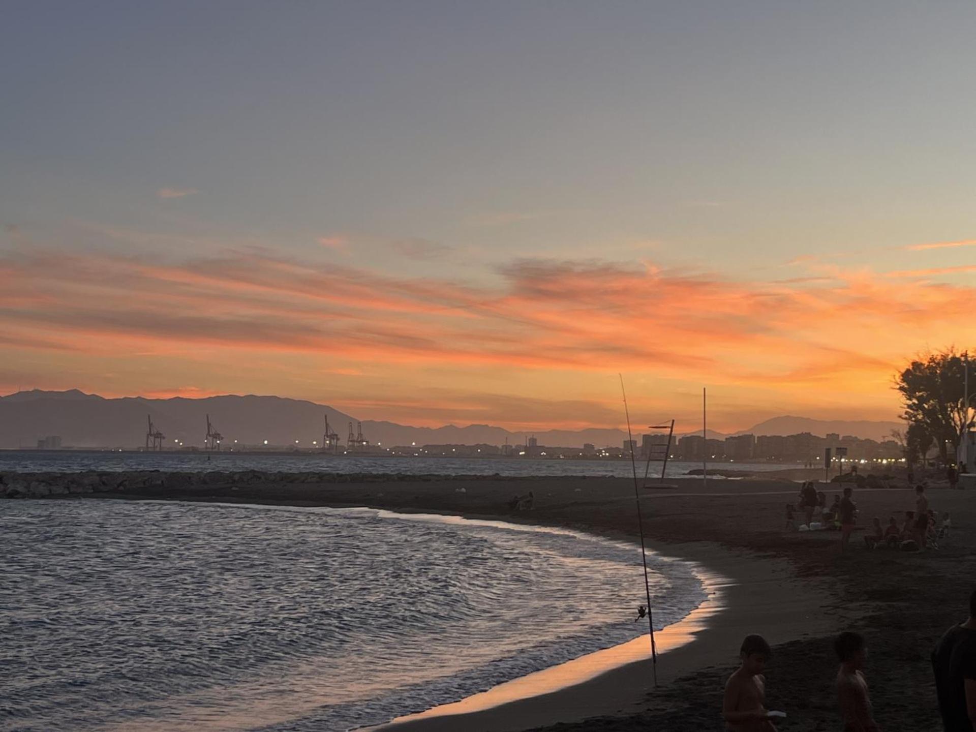 La Casa De La Playa Daire Málaga Dış mekan fotoğraf